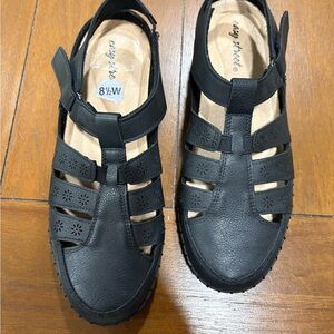 easy street Black Women's Closed-Toe Fisherman Sandals